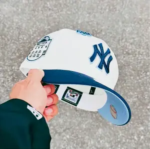 Trendy New Era 9FIFTY New York Yankees pink MLB Cap - Adjustable Classic Baseball Hat