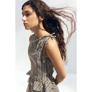 H&M Linen-blend peplum top