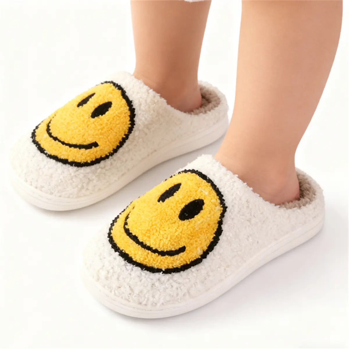 Lumubby Kids' Slippers with Retro Smiley Face, Cozy Plush Faux Fur Home Footwear for Toddlers, Warm Indoor Shoes with Non-Slip Rubber Sole, Fashionable Slippers, Absorbs Sweat, Great Gift For Any Occasion, Terrycloth, Low Heels, Anti-Slip Soles, Suede, Ca