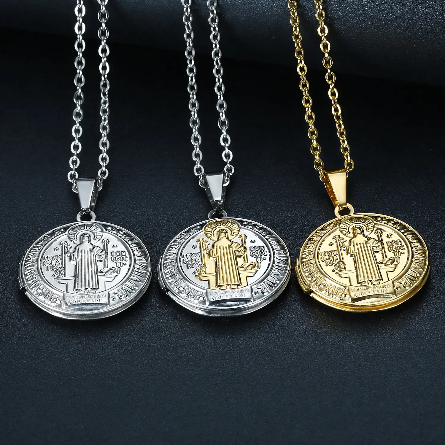 Vintage Stainless Steel Priest Pattern Circular Badge Pendant Necklace - Commemorative Stainless Steel Necklace for Photo Placement, Christmas Gifts, Fashion Clothing, Jewelry Accessories, Circular Badge Necklace