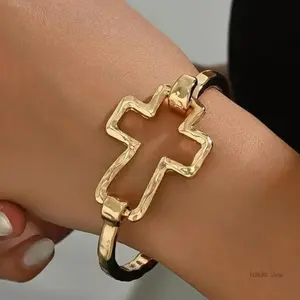 Cross Motif Sports Wristband Unisex Fashion Bangle Bracelet Minimalist All-Match Jewelry Accessory Lightweight Durable for Daily Wear Party Sports Birthday Gift Idea Cute Cross Design Trendy Zinc Alloy