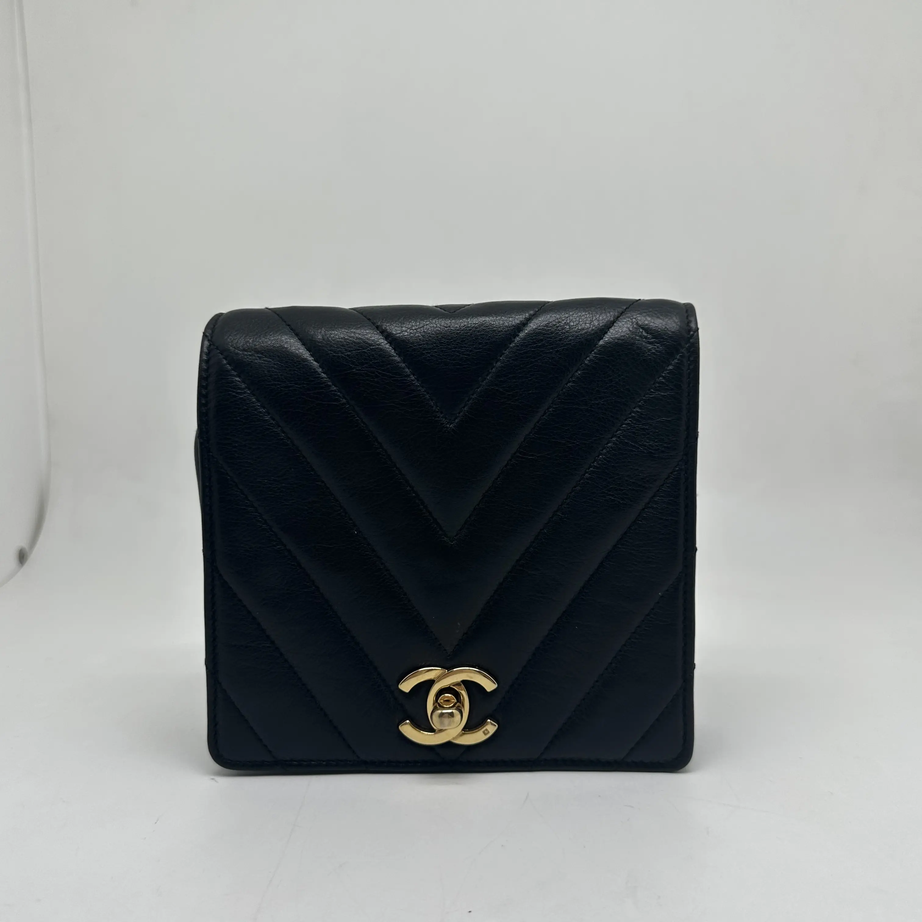Pre-owned CHANEL black quilted leather trifold wallet