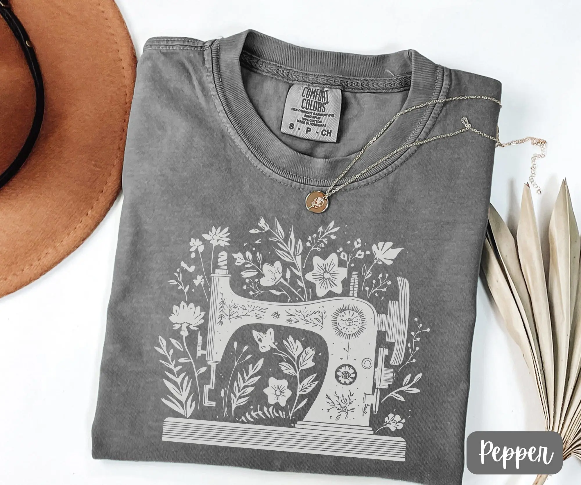 Vintage Floral Sewing Machine Shirt, Retro Sewing Graphic Tee, Cottagecore Craft Lover Top, Seamstress Shirt for Crafters, Sewist Gift Tee