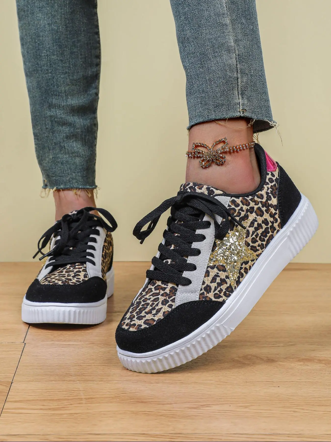 Women's Fashionable Glitter Star Decor Lace Up Low Top Leopard Print Sneakers, Breathable Casual Trainers, Casual Comfortable Breathable, Female All-match Round Toe Shoes for Daily Wear