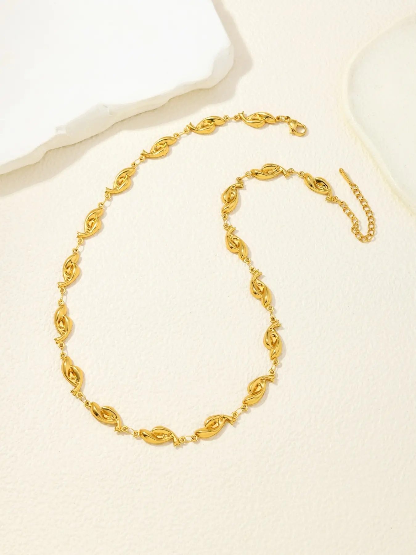 Golden Dolphin Necklace, Heart Style Choker, Hypoallergenic, Thick 3D Heart-Shaped Chain, Y2K Style Jewelry, Perfect Gift for Girlfriend or Wife