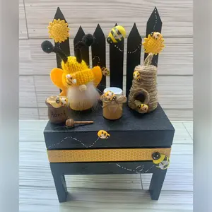 Bee Bench Decor