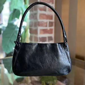 Pre-owned BOTTEGA VENETA: leather Shoulder Bags BOTTEGA VENETA Black Parachute Shoulder Bag