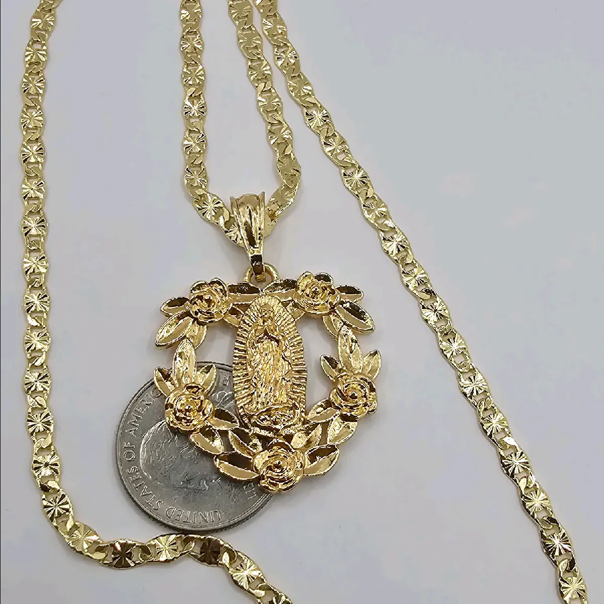 VIRGIN MARY heart with gold color roses gold-plated necklace