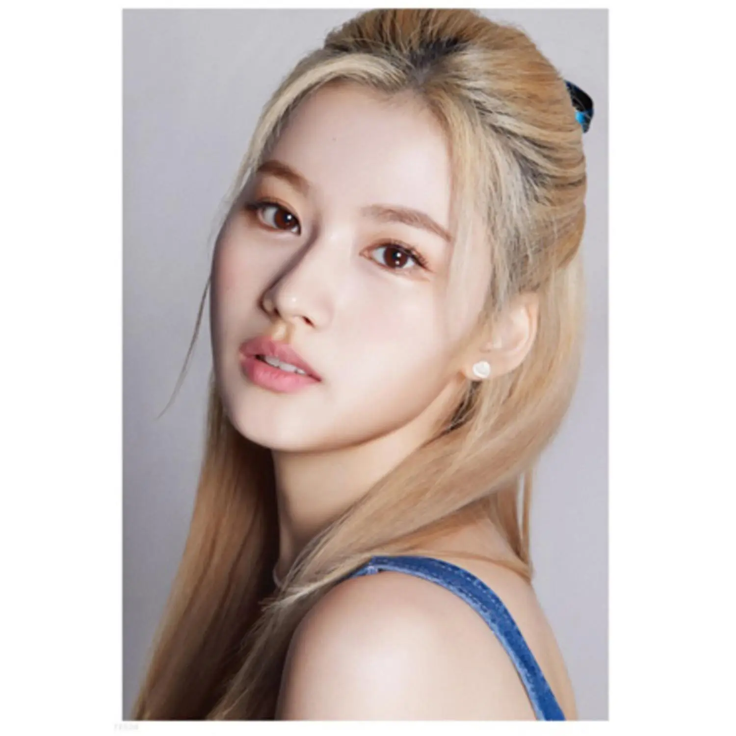 JYP ENTERTAINMENT TWICE 2022 Release Dicon D'Festa Sana 200-page Deco Book - 4 Deco Stickers, 5pc Photocard Set - Asian Import (Books, Magazines & Audio: Literature & Art, Music) - Dispatch Included