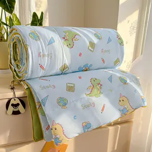 1pcs Green Dinosaur Print Summer Quilt Ultra-soft and skin-friendly air-conditioned quilt A lightweight blanket perfect for summer use in bedrooms, offices, and living rooms Ensures comfortable sleep all night long