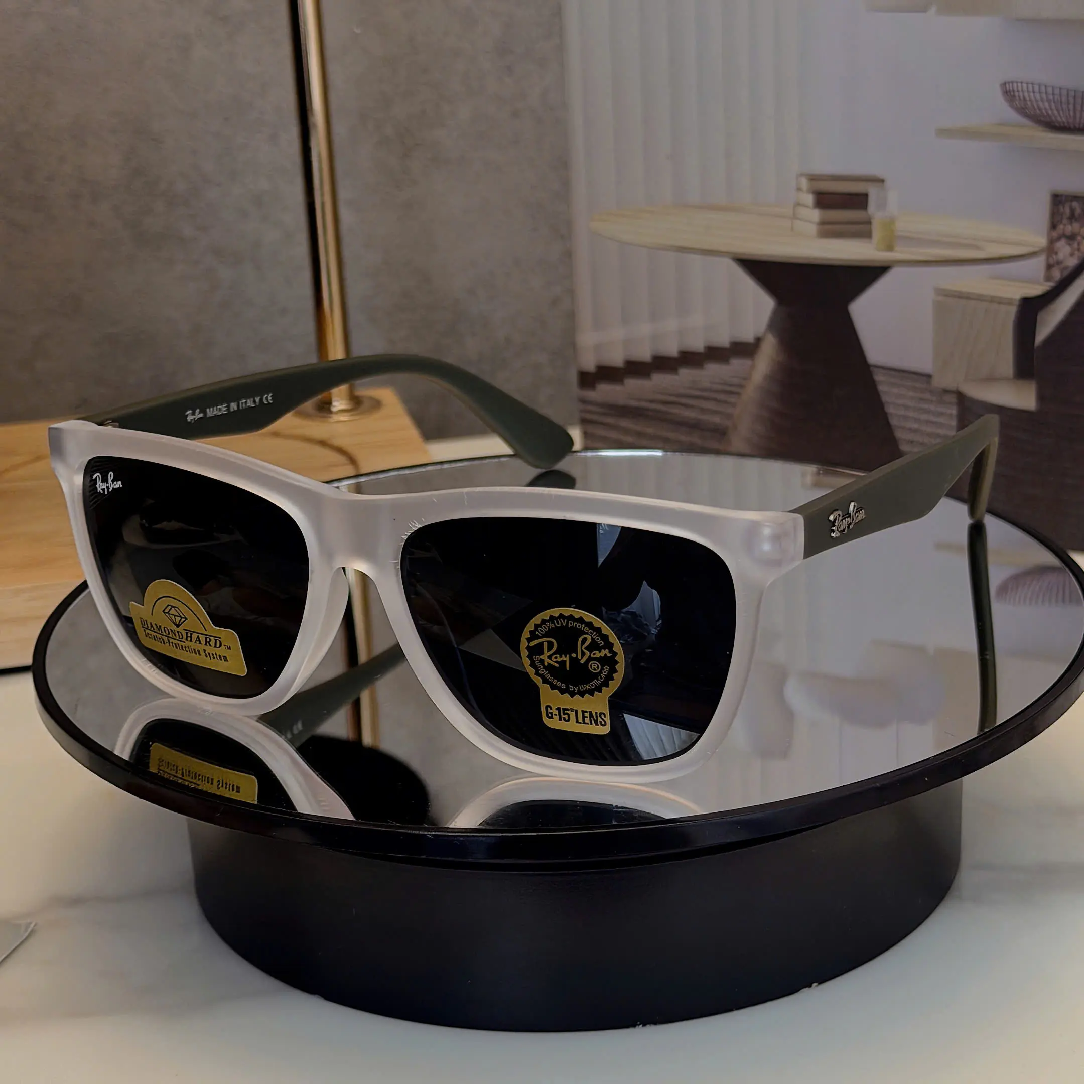 Ray-Ban Wayfarer Sunglasses for Men & Women – Classic Black Frame, Green Lens Fashion Eyewear