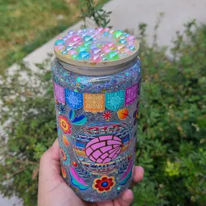 Cafecito y Chisme Snowglobe Cup 16oz - Colorful Glitter Design with Floral Patterns and Sparkling Lid