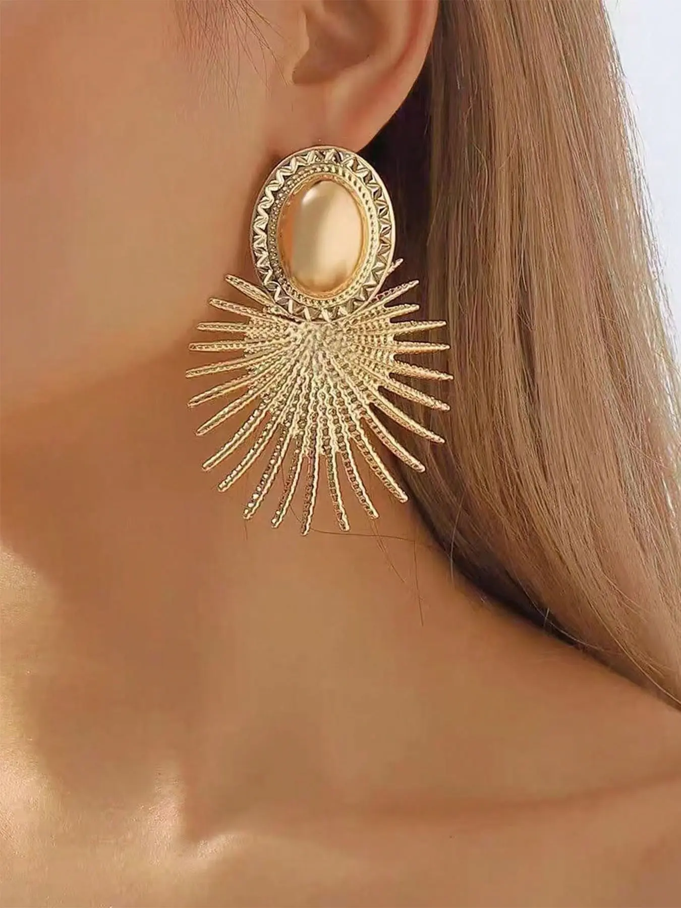 Elegant Metal Starburst Earrings, Vintage Carved Oval Design, High-End Radiating Metal Earrings, Unique Sunflower Pattern, Spiky Earrings, Shining Earrings