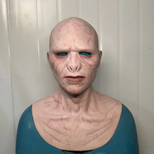 Realistic Horror Mask with Detailed Textures and Expressive Features for Halloween Costumes and Special Effects