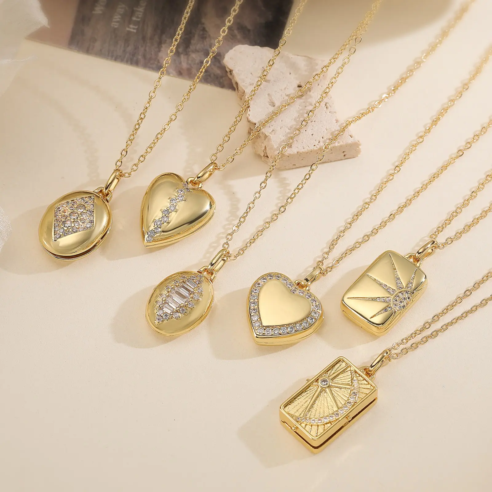 Stylish Retro Copper 18K Gold-Plated Zircon Heart Locket Pendant Necklace