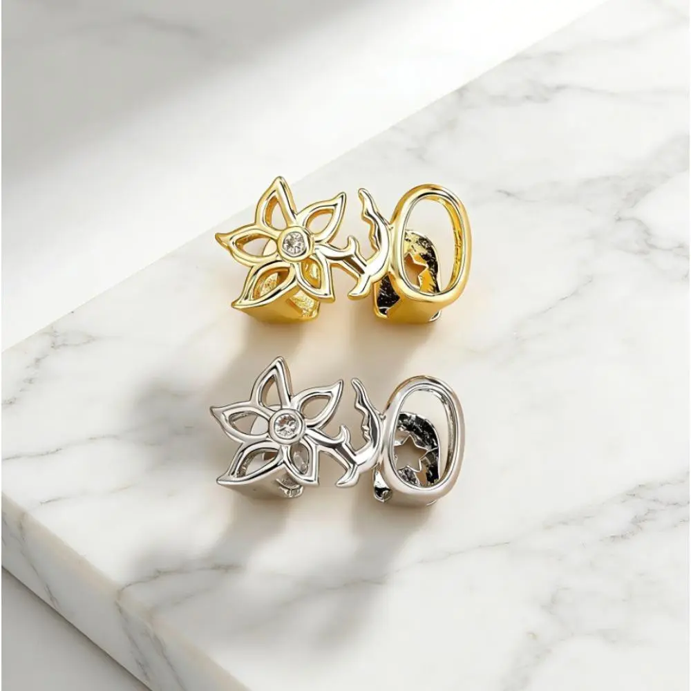 Women's Gold Plated Cutout Flower Grillz, 2pcs Teeth Accessory with CZ Accent - 2-Piece Aesthetic Hip-Hop Protective Dental Gear (Sports & Outdoor Accessory), Brass, Comfortable & Customizable Fit, Dental Accessory, Hip-Hop Looks