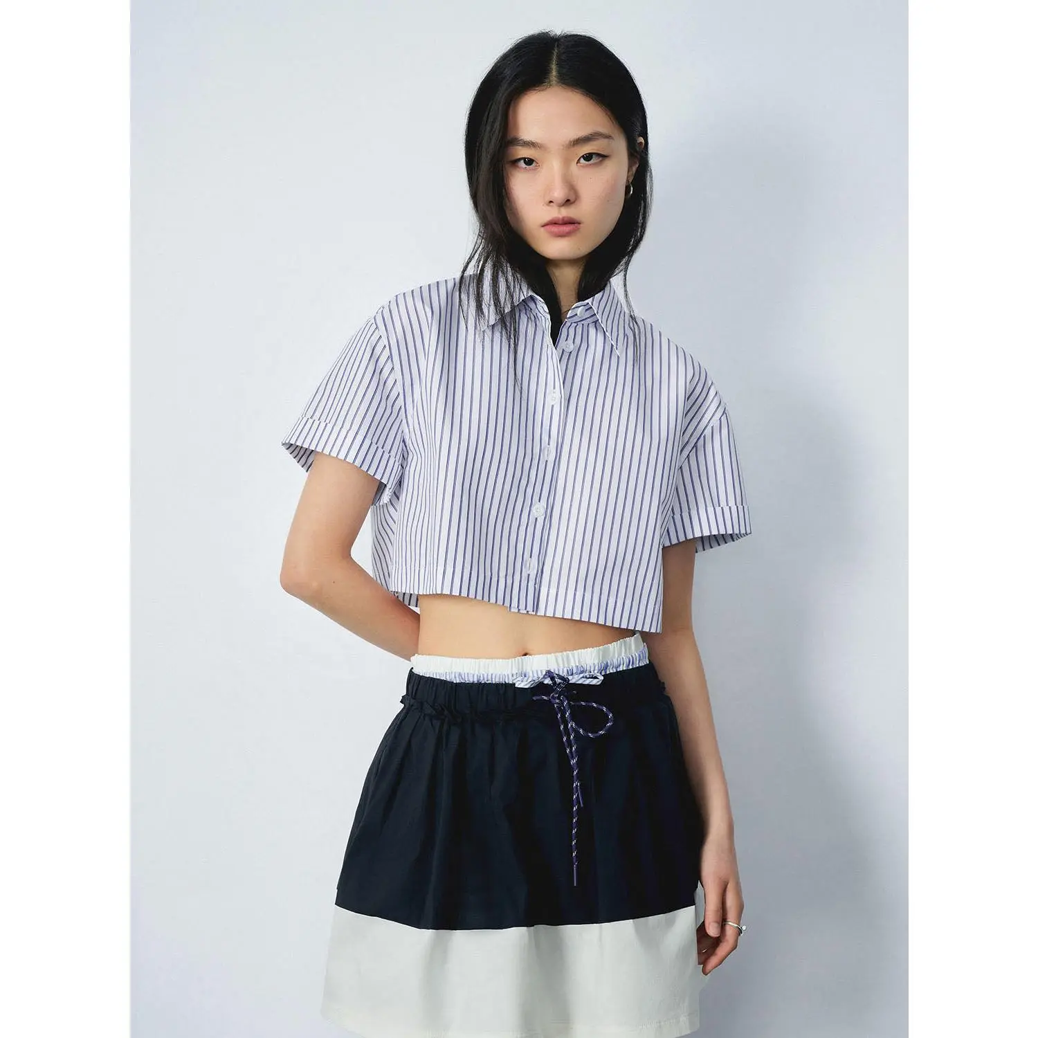 URBAN REVIVO 2026 Women's Casual Fashion Chic Short-Sleeve Fitted Blue Striped Crop Top Blouse, Thin Polyester-Cotton Fabric Streetwear, with a Do Not Soak Note, Shirts, Fitted Cut, Lightweight, Xl, Short Sleeves, Streetwear Chic, Lady, Streetwear Look