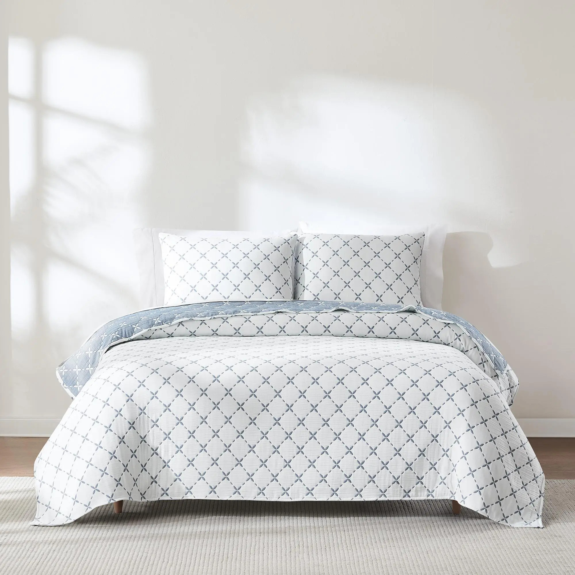 Lush Decor 3-Piece Cotton Blend Decorative Bedding Set - Diamond Leaf Jacquard Reversible Matelasse, OEKO-TEX Certified, Geometric Leaves Pattern, Full/Queen, Machine Washable, Bed Set