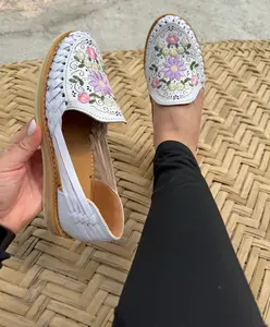 Huarache sandal lace up embroidered beige color/ leather sandals women/ huarache shoe women/huarache flats women/ Mexico huarache women