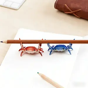 Realistic crab shaped pen holder, 1 creative cute desktop pen holder, decorative desktop decorations for office and home, desk accessories, summer gifts, office stationery supplies, room decoration, winter decoration, birthday gift, home decoration outdoo