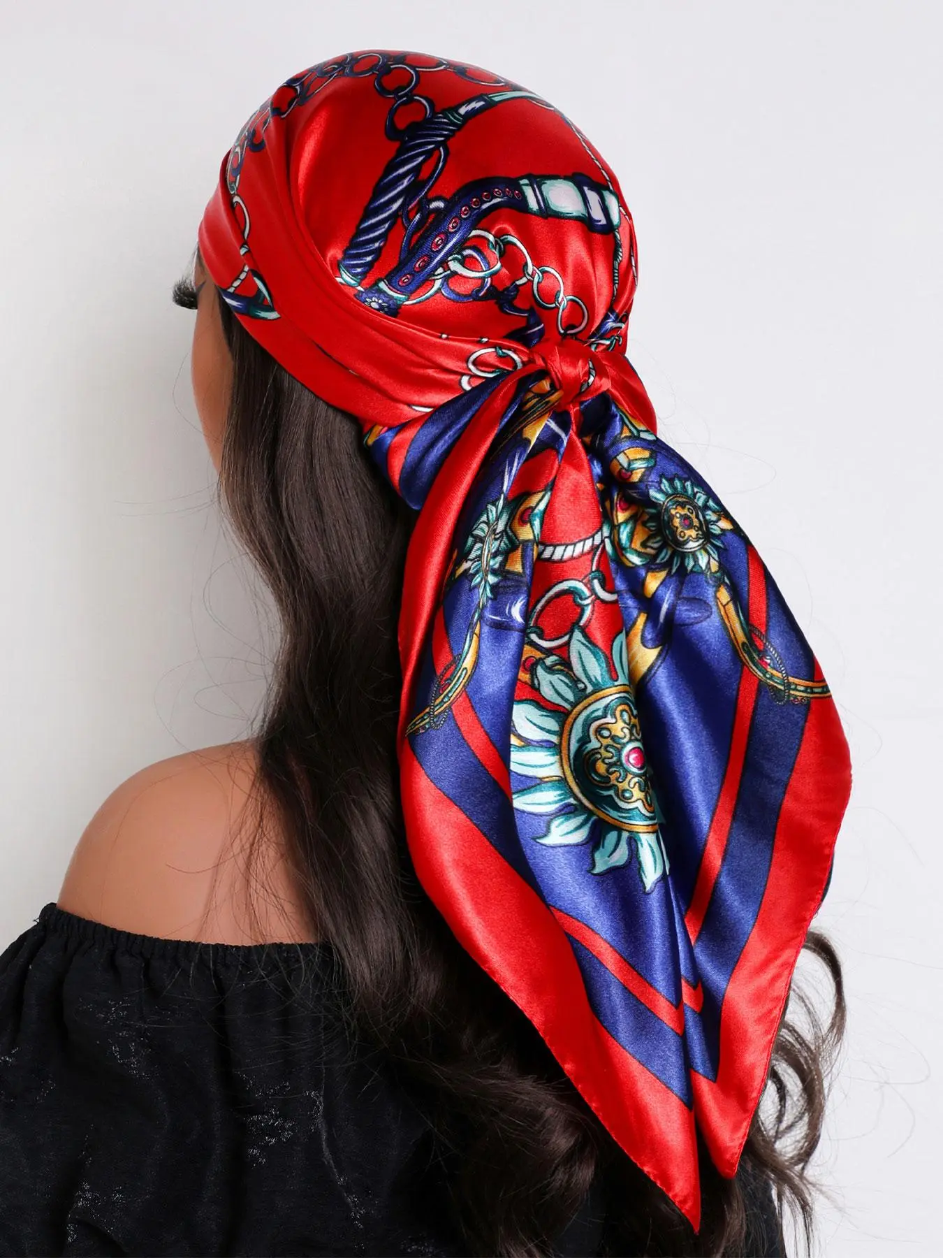 Chain Print Silk Feel Scarf, Silk Feeling Bandana for Women, Fashion Headscarf, Fashion Hair Scarves, Versatile Headband and Neck Wrap for Fashion and Everyday Use, Soft and Lightweight for All Seasons