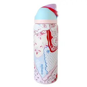 Owala UO Exclusive Hankie FreeSip 32oz Water Bottle，Double-walled stainless steel vacuum insulated portable mug with built-in carrying handle and straw.