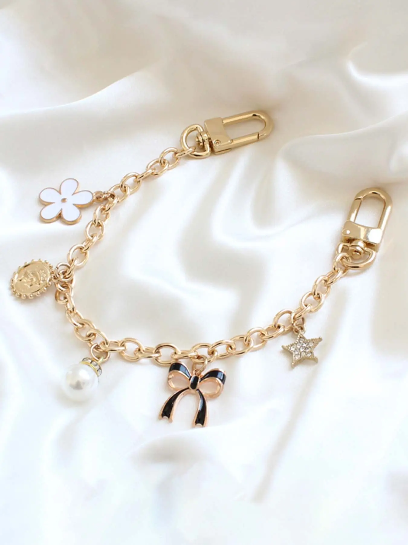 Fashion sweet glitter strawberry bag chain, golden Cuban chain cherry pendant, niche design exquisite and versatile suitable for daily bag travel, creative and versatile suitable for shopping and dating, Purse Accessories