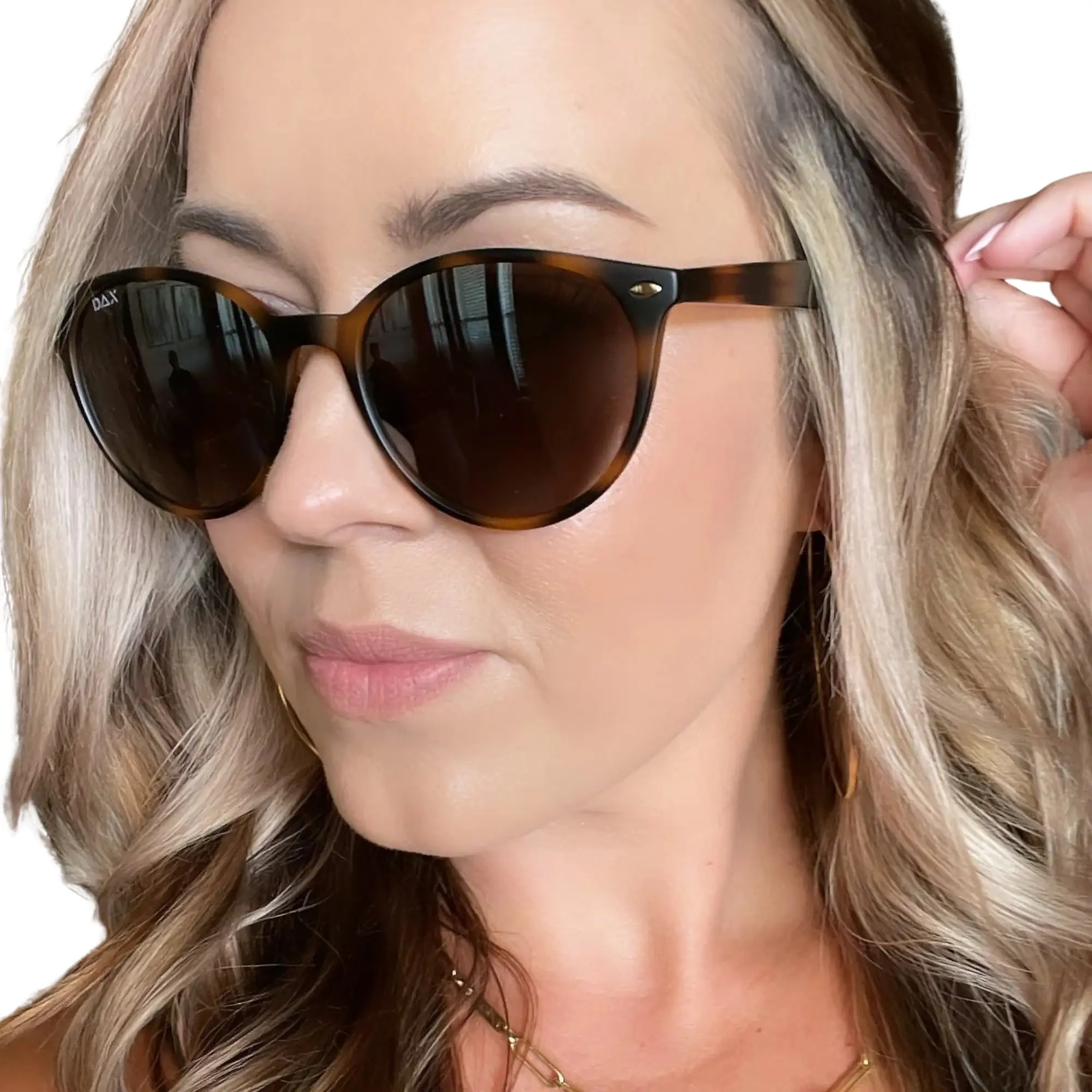 DAX EYEWEAR Asher Sunglasses, Stylish Accessories for Women, Vintage Wayfarer Tortoiseshell Frame - Tangle-Free Hair-Friendly Design with Polarized UV380 Protection, Sunglasses For Women, Womens Sunglasses, Statement Frame Glasses