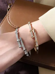 A stylish and elegant geometric bracelet set with diamonds, suitable for daily wear, vacation dates, and other occasions, and also a surprising and exquisite small gift.