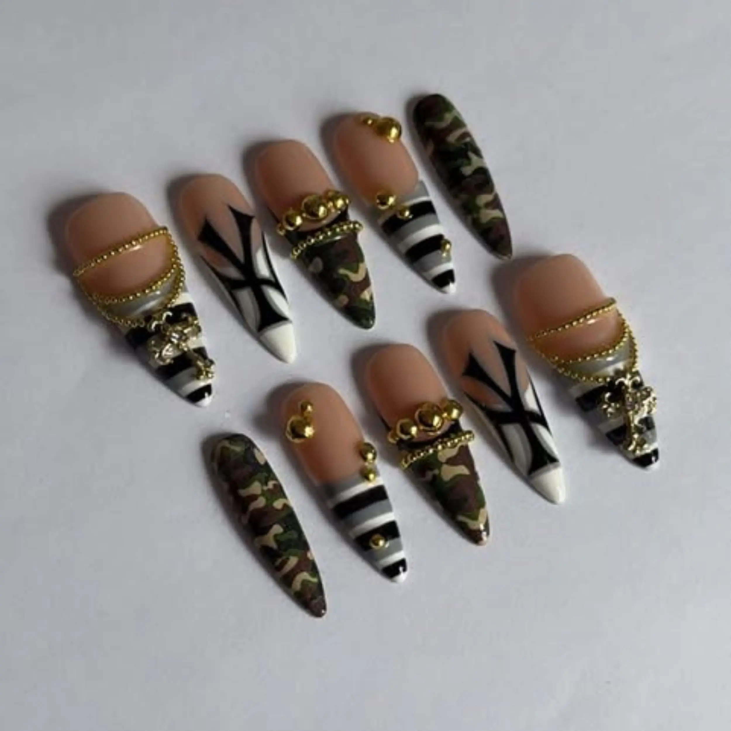 Trendy Y2k Camouflage NY Press on Nails, Fashion Camo False Nail with 3D Gold Cross