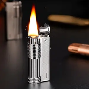 Vintage Retro Kerosene Lighter | Classic Open Flame, Mini Metal, Grinding Wheel Ignition, Outdoor Portable, One-button Mechanical Ignition, Zinc Alloy, Suitable as a Gift for Your Boyfriend (excluding Kerosene), Without Battery
