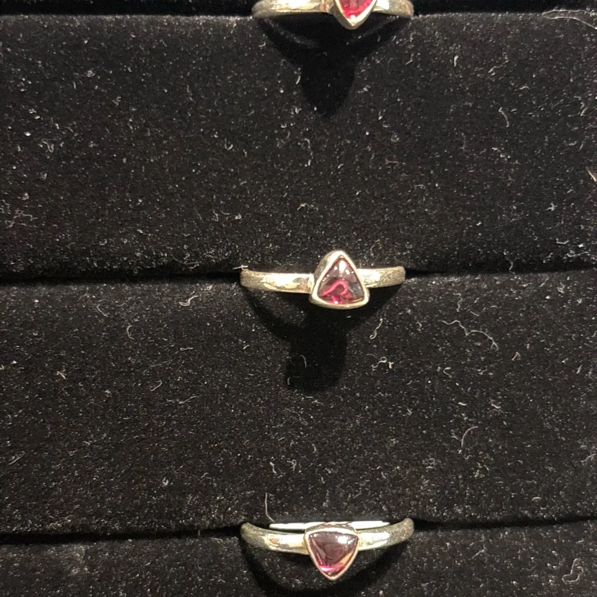 Garnet Triangle Sz 7