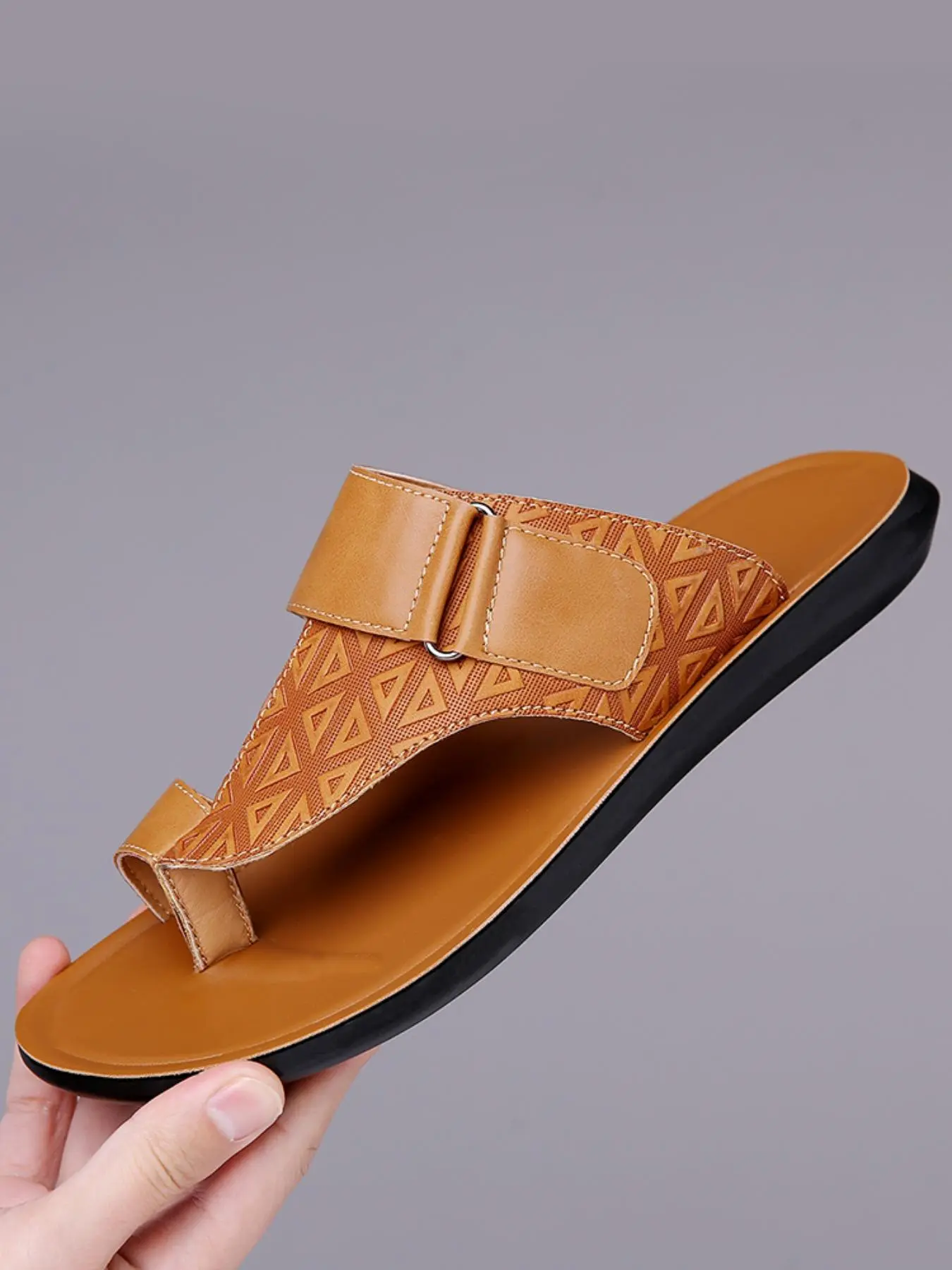 Summer New Men's Outdoor Sandals, Footwear Sandal, Casual Fashion Soft Sole Non-Slip Beach Slippers, Medium Toe Thong Shoes for All Seasons, Hand Tooled Sandals