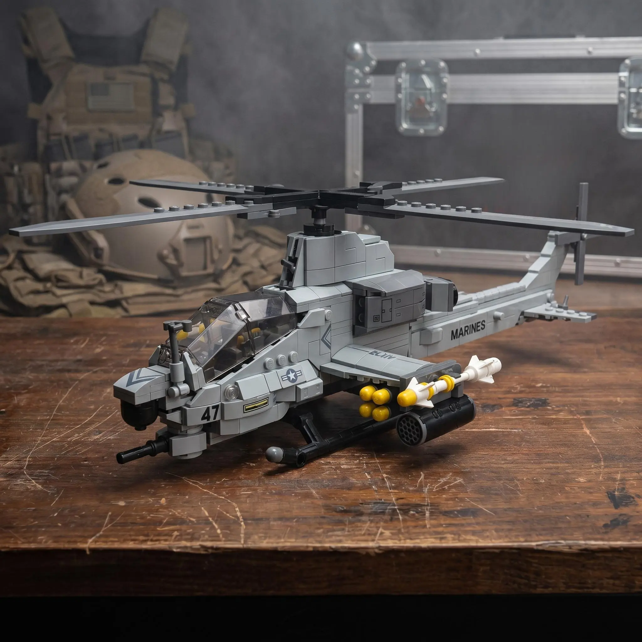 576PCS Military Style Viper Attack Helicopter Building Bricks Set - DIY Brick Kit, Creative STEM Assembly Toy, Collectible for Aviation Lovers, Perfect Gift for Boys, Collectibles Collectible Building Set Building Sets
