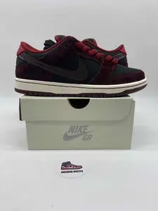 Nike SB Dunk Low Riot Skateshop