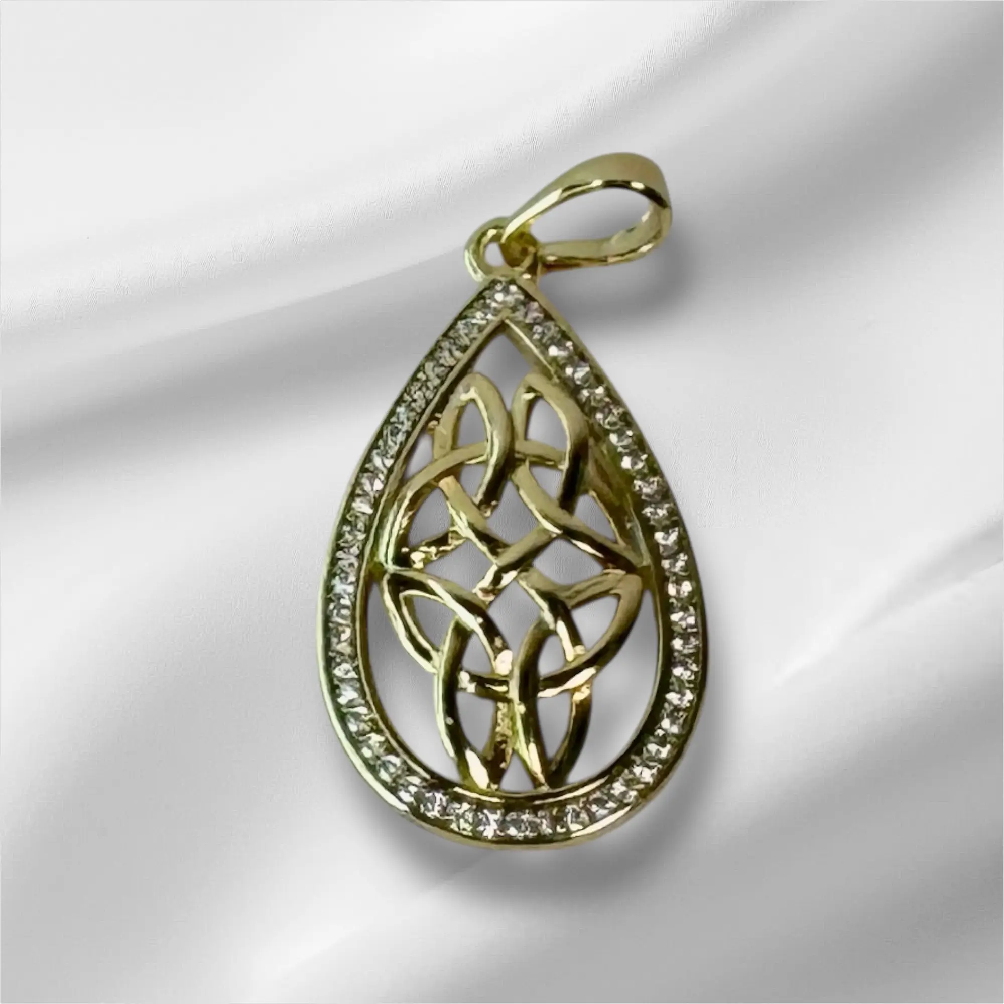 Gold-Plated Vampire Amulet Pendant - Intricate Metallic Witchy Costume Jewelry Charm, Wearable Daily Protection Accessory, Charms for Necklaces, Full Moon Themed, Wearable Jewelry