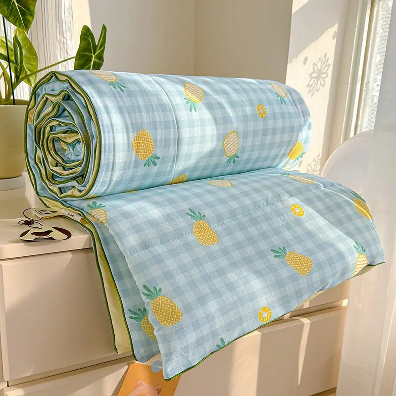 Lightweight Summer Quilt with Pineapple and Blue Check Print, Lightweight Printed Quilts, ultra-soft, skin-friendly air-conditioning quilt and summer cooling blanket, Soft Bedding, perfect for summer bedrooms, offices, living rooms, and home relaxation