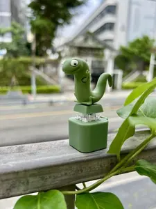 Lizard Button Keychain with Rechargeable LED Light, Color-Changing Voice-Controlled Toy, Fun Stress Relief Gift for Kids & Adults