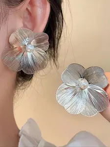 Luxurious Flower and Pearl Earrings, Eye-Catching Design, Perfect for Parties, Valentine's Day, Mother's Day, and Daily Wear