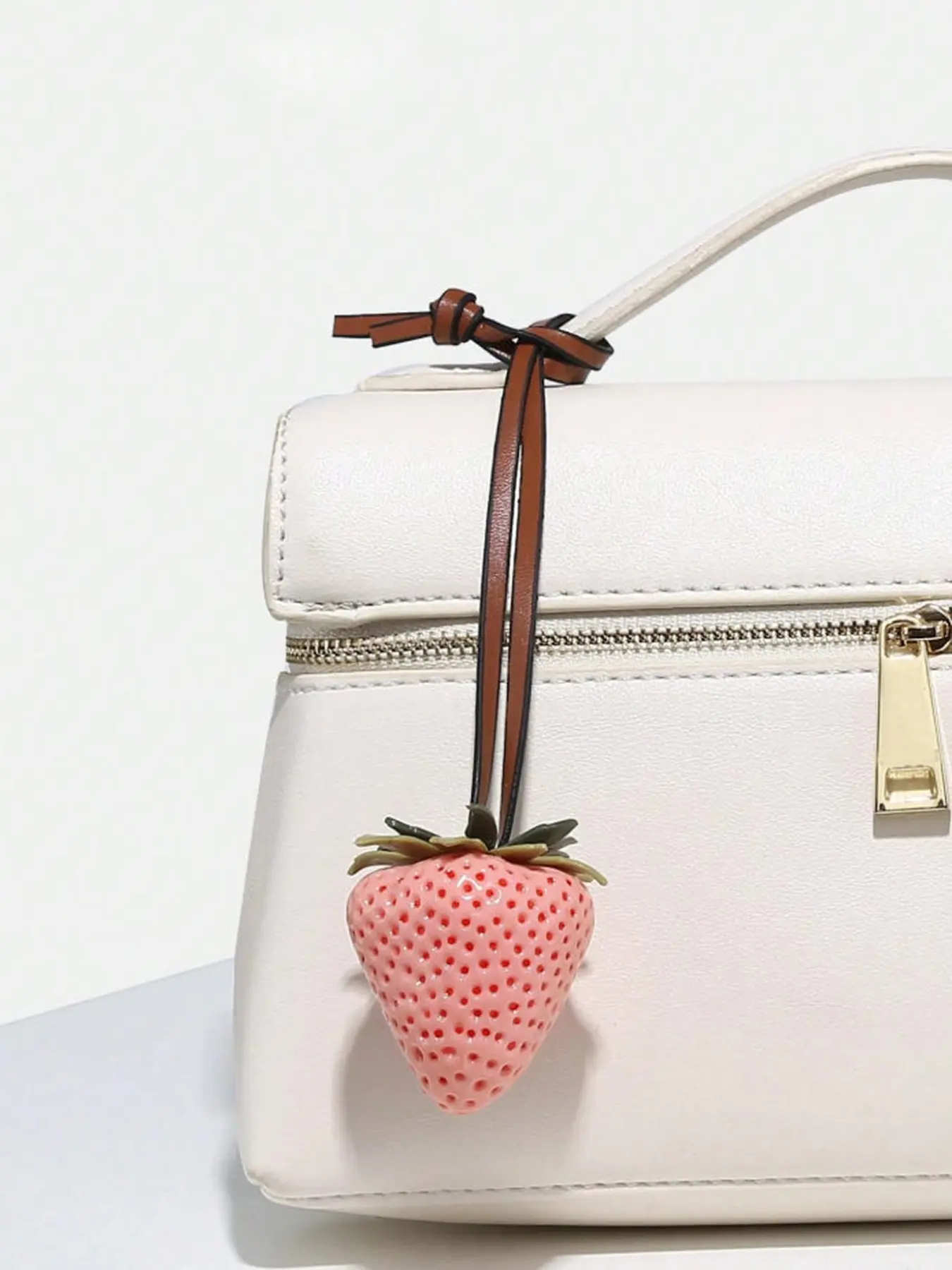 Valentine's Day personalized strawberry pendant simulation strawberry decoration, personalized Valentine's Day gift, bag pendant, keychain pendant, Cute bag pendant, Accessory
