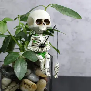Fishing Skull Resin Statue, Halloween & Valentine's Day Decor, Durable Indoor/outdoor Aquatic Garden Ornament