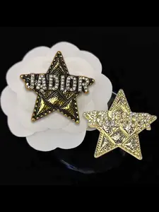 Elegant Girl Exquisite Brooch, Fashion Accessories for Bags and Clothing, Women's Empowerment Style Pin for All Seasons