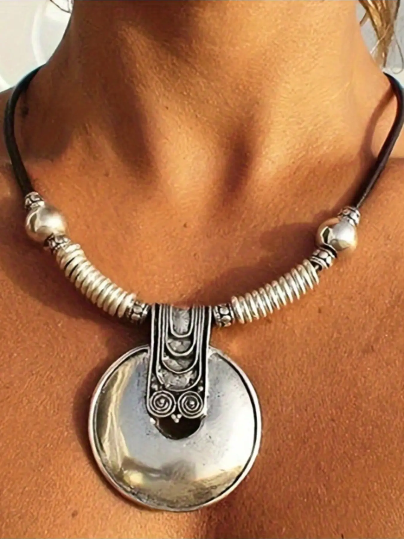 Silvery Vintage Round Pendant Decorative Necklace, Boho Style Jewelry, Bohemian Simple Memorial Gift, Jewelry Gift, Charm, Jewelry Goes with Everything in All Seasons, Suitable for Daily Wear, Travel, Statement Necklace