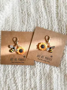 1pc/5pcs Alloy Bee Resin Sunflower Keychain with Card, Encouraging Gift,  Cute Bee Keychain Accessories, Sunflower Pendant Keychain, Bag Pendant, Keychain Set, Floral Pattern Keychain
