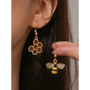 2 Pieces Insect Yellow Bee Earrings Women Simple Fashion Casual Pendant Bee Earrings