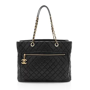 Pre-owned CHANEL Lambskin Tote Bags CC Medallion Tote