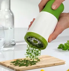 Manual Herb Grinder & Parsley Shredder – Handheld Spice Mill & Seasoning Chopper