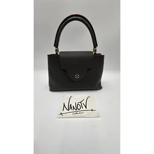 Pre-owned Louis Vuitton Leather Luxury Bags & Accessories Capucines Top Handle Shoulderbag, Dark Grey/ Fuschia Interior Date Code: MCCHP041002 Entrupy ID: