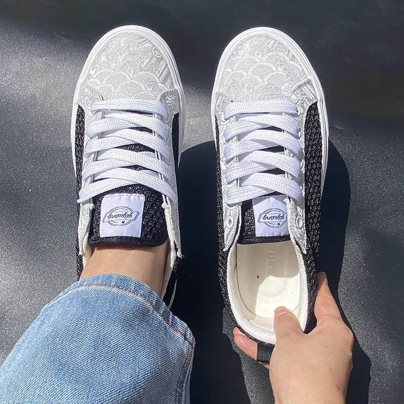 Unisex Skater Style Colorblock Canvas Trainer, Breathable Athletic Sneakers with Chunky Laces & Non-Slip Sole, Casual Walking Shoes, Footwear, Sports Shoes, Wooden Tag, Easy Casual Trainers, Statement Shoes