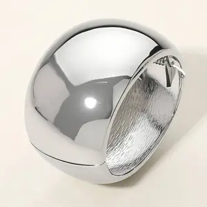 Metal Hinged Bangle Bracelet: Silver